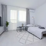 Near Airport - Balcony & Free Parking דירה ברטיסלאבה