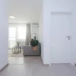 Near Airport - Balcony & Free Parking ברטיסלאבה