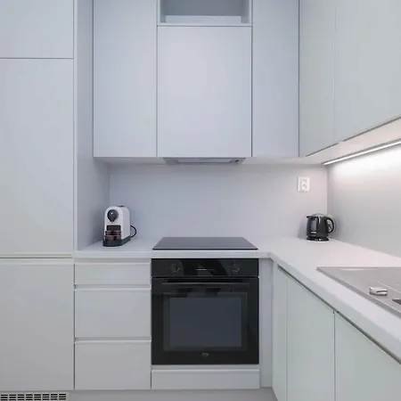 Near Airport - Balcony & Free Parking * Братислава