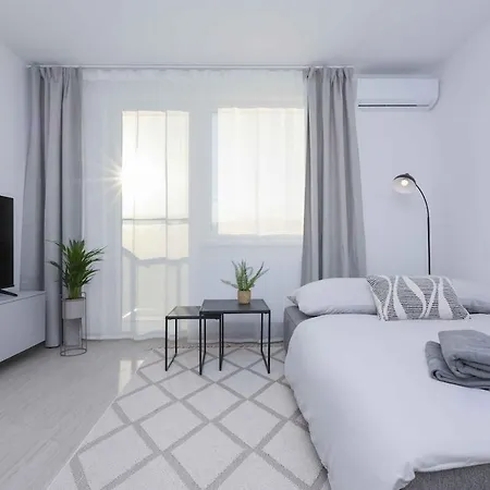 Apartamento Near Airport - Balcony & Free Parking Bratislava