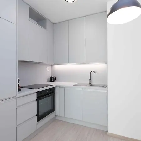 Near Airport - Balcony & Free Parking Apartamento