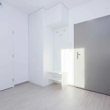 Апартаменты Near Airport - Balcony & Free Parking *