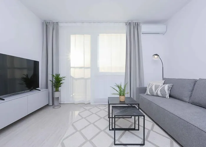 Near Airport - Balcony & Free Parking Appartement