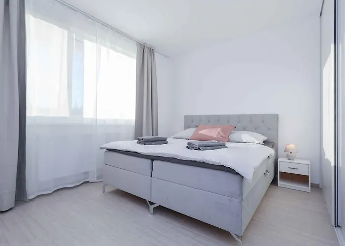 Апартаменти Near Airport - Balcony & Free Parking