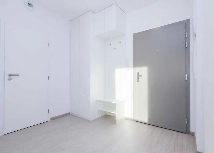 公寓 Near Airport - Balcony & Free Parking *