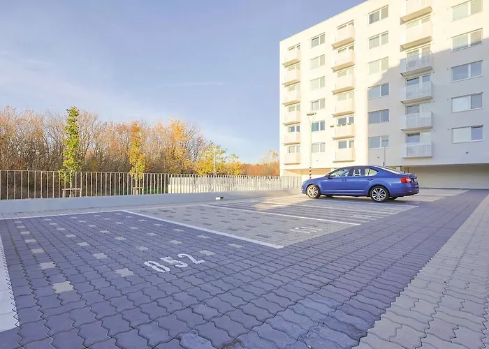 公寓 Near Airport - Balcony & Free Parking *