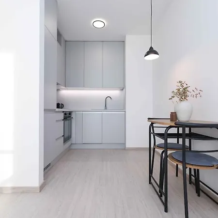 Near Airport - Balcony & Free Parking דירה ברטיסלאבה