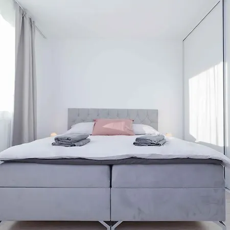 Near Airport - Balcony & Free Parking ברטיסלאבה