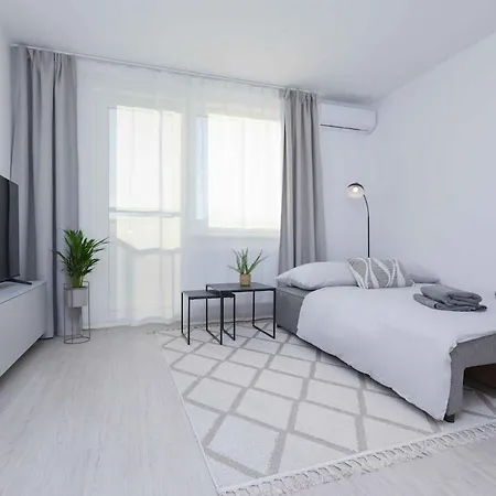 Near Airport - Balcony & Free Parking דירה ברטיסלאבה