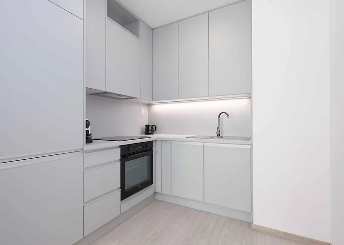 Near Airport - Balcony & Free Parking * ブラチスラヴァ