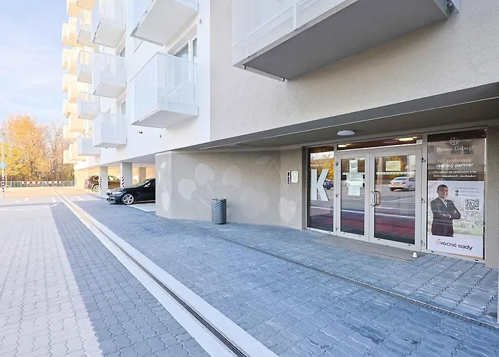 Near Airport - Balcony & Free Parking * ブラチスラヴァ