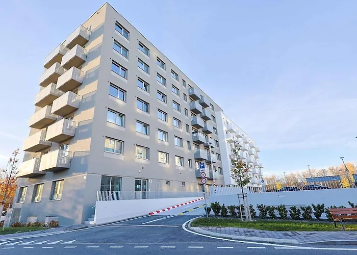 Appartement Near Airport - Balcony & Free Parking *